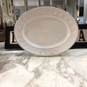 Colosseum Platinum by WEDGWOOD 15 inch serving platter